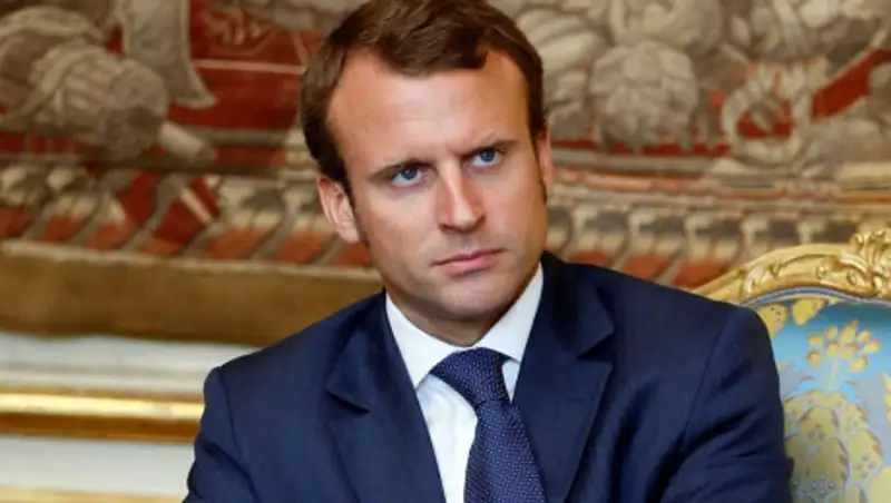 Объяснен отказ Макрона надевать маску при посещении заразившихся