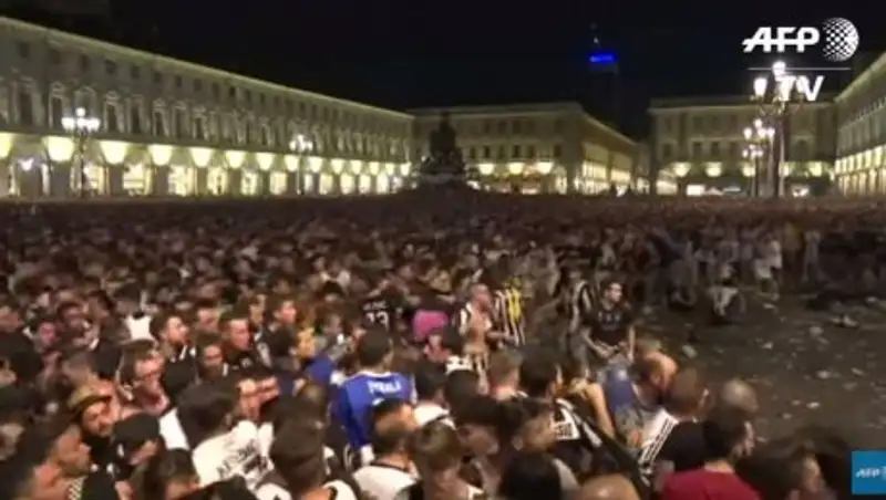 Более тысячи болельщиков "Ювентуса" пострадали в давке в Турине