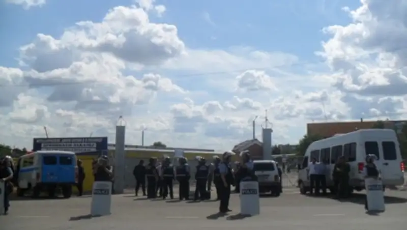 В Актобе автовокзал оцеплен полицией и КНБ