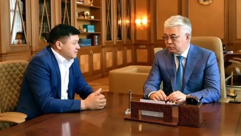 Аким ЮКО принял депутата областного маслихата