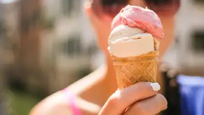 кому можно есть мороженое, рассказала врач, фото - Новости Zakon.kz от 05.08.2022 08:50