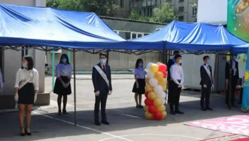 Как проходит последний звонок в школах Алматы