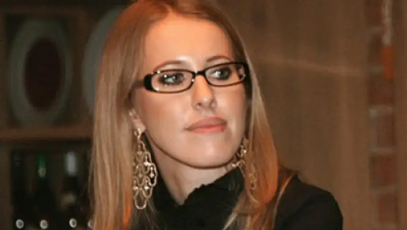 Ксению Собчак повалили на землю. "Это за Жириновского!"