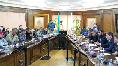 Представители КМГ провели переговоры с группой нефтяников из Жанаозена, фото - Новости Zakon.kz от 11.04.2023 14:04