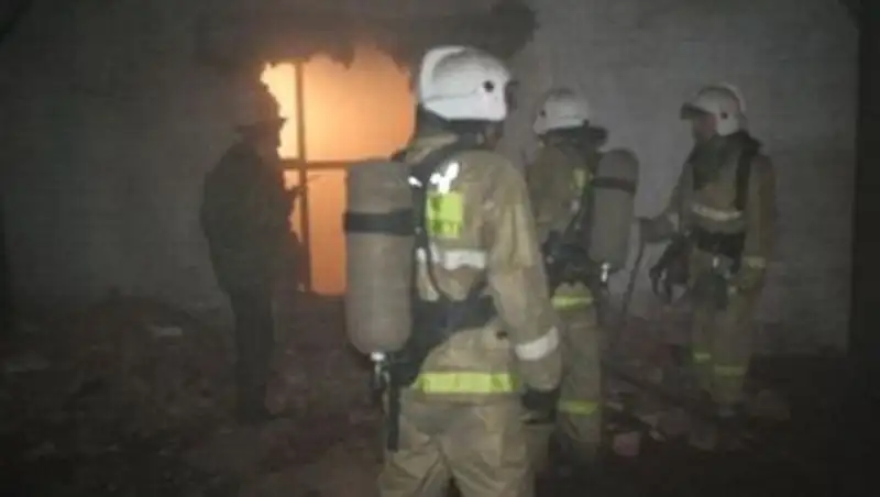 Семилетний ребенок погиб при пожаре в частном доме в ВКО, двоих малышей удалось спасти