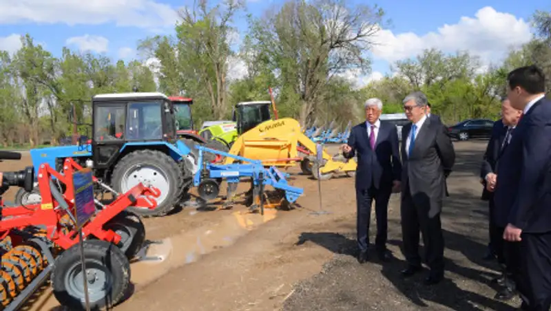 Токаев ознакомился с ходом весенне-полевых работ в Алматинской области