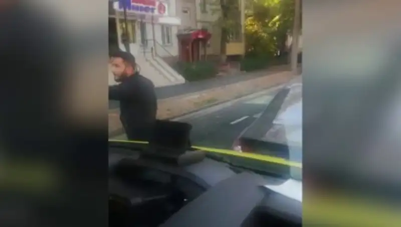 Гражданина Турции отпустили под залог из суда Алматы после избиения водителя скорой