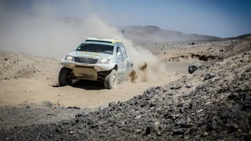 Экипаж Артура Ардавичуса спас на "Дакаре-2015" жизнь мотоциклисту