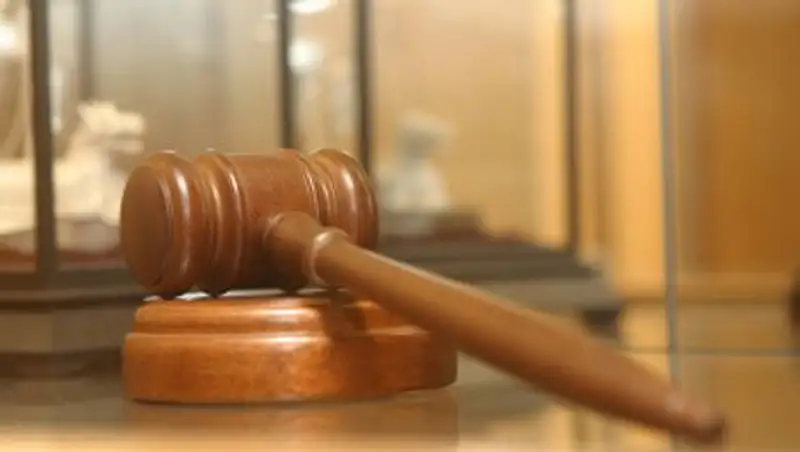 Обвиняемый в растрате при ремонте дороги экс-чиновник освобожден из зала суда в ЮКО