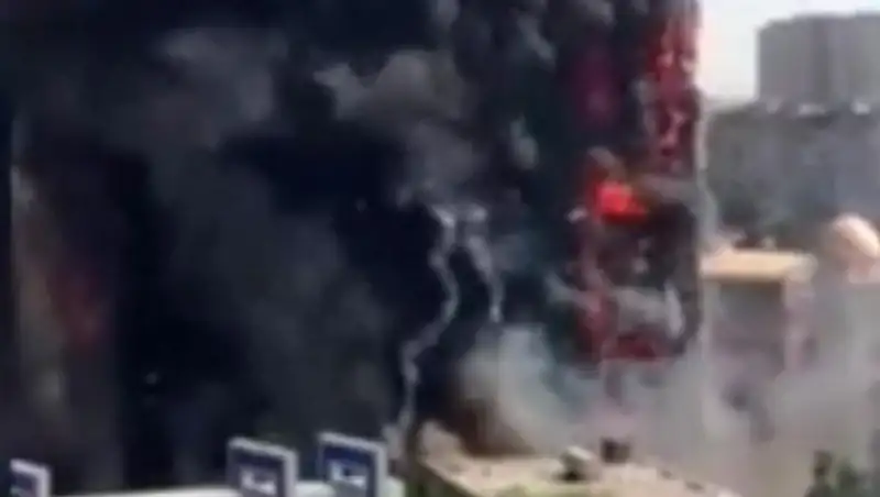 В Баку из-за страшного пожара в многоэтажном доме погибли 16 человек