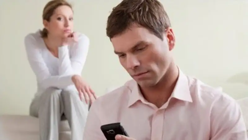 Американцы реже занимаются сексом из-за соцсетей и онлайн-видео