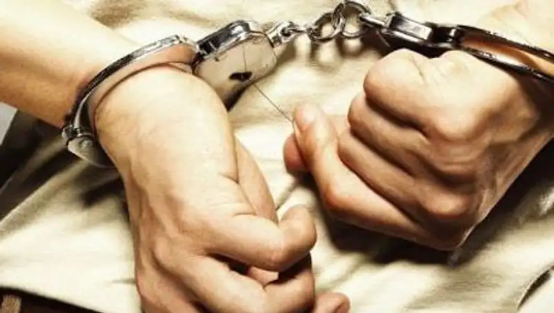 В Усть-Каменогорске полицейские задержали дебошира, повредившего плафоны в переходе 