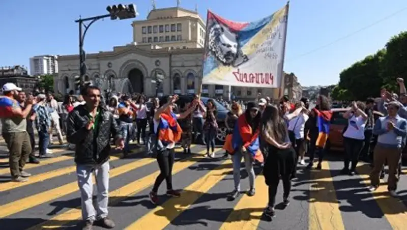 Пашинян призвал освободить дороги в Армении