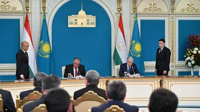 Какие документы подписали Токаев и Рахмон, фото - Новости Zakon.kz от 04.05.2023 14:06