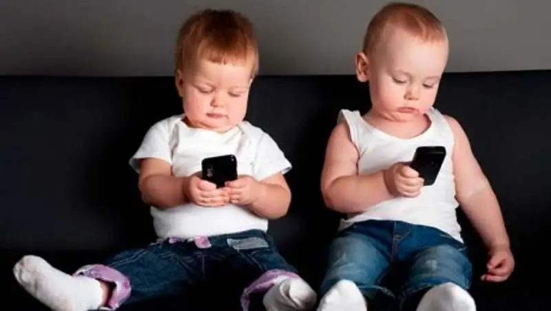 Психолог объяснила, почему у детей не стоит отбирать гаджеты