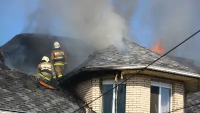 пожар,  дом , фото - Новости Zakon.kz от 03.03.2022 15:04