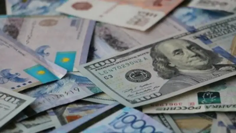 Тенге еще укрепился на утренних торгах