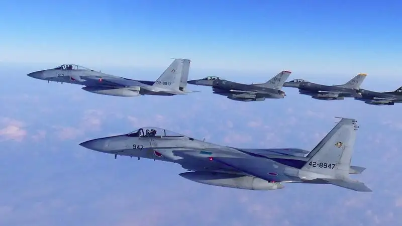 США провели учения с Японией и Южной Кореей после ракеты, выпущенной КНДР