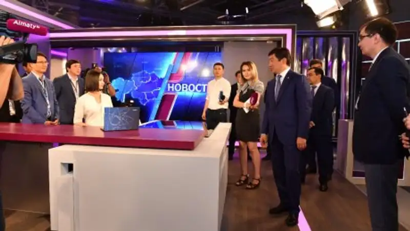 Б.Байбек посетил новый современный павильон телеканала «Алматы»