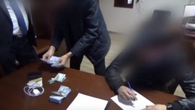 Глава управления ГАСК Туркестанской области задержан за взятки