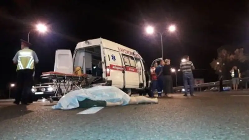 В Алматы на пр.аль-Фараби сбили сразу двух женщин, перебегавших дорогу