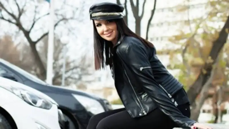 Лишенная лицензии за откровенные видео узбекская певица сбежала в Казахстан