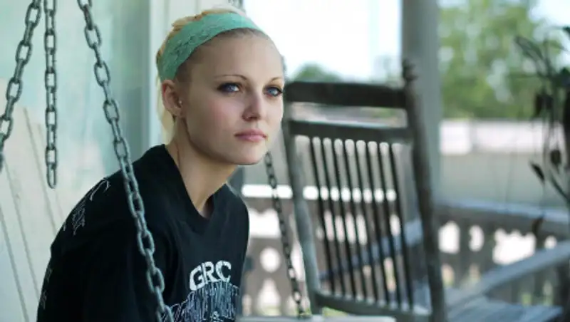 Пережившая изнасилование звезда Netflix покончила с собой