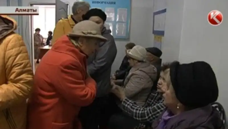 В бой за карточку: алматинские старики не могут получить проездные