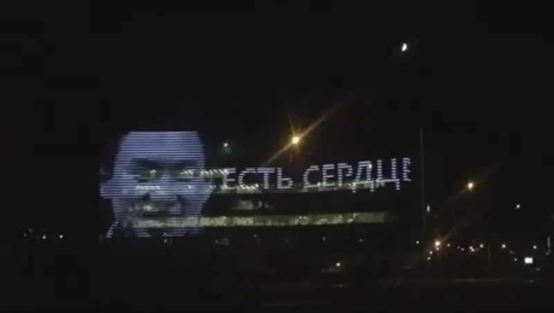 В Алматы на здании появилось видео памяти Дениса Тена