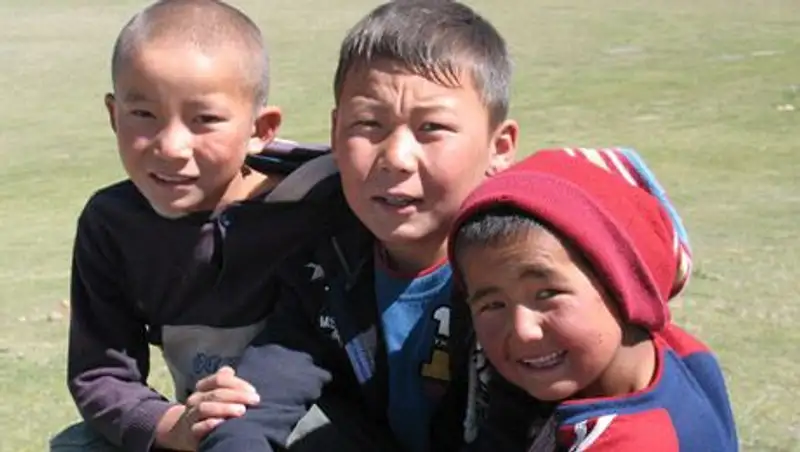 Около 80 тысяч детей в Кыргызстане не посещают школы