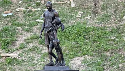 памятник спортсмену, фото - Новости Zakon.kz от 27.01.2022 16:54