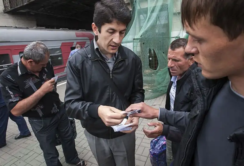 Путь гастарбайтера: от вокзала до вокзала Путь гастарбайтера: от вокзала до вокзала, фото - Новости Zakon.kz от 25.10.2013 17:25