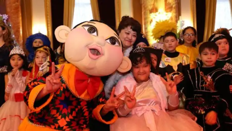 В Актобе 400 детей участвовали в Новогодней елке от имени Президента страны