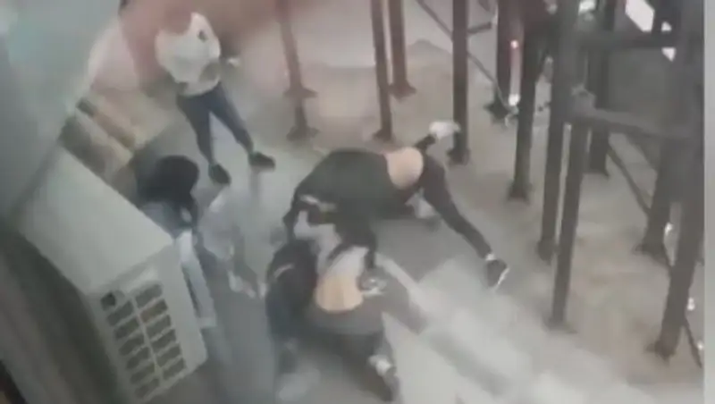В Интернете опубликовали видео драки девушек в Астане
