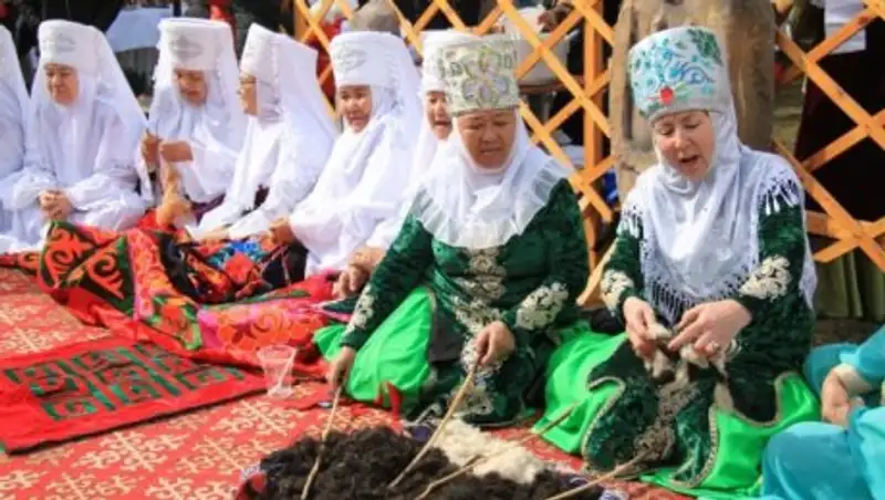 О забытых традициях и значении Наурыз мейрамы рассказал этнополитолог