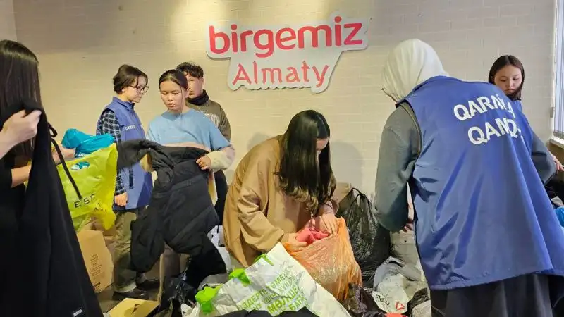 Не могли остаться в стороне: Алматинцы собирают гуманитарную помощь народу Турции, фото - Новости Zakon.kz от 10.02.2023 16:02