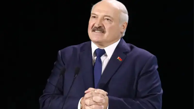 Лукашенко заявил о зависти россиян и украинцев к белорусам