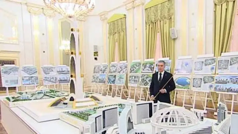 В Туркменистане построят 300-метровый монумент