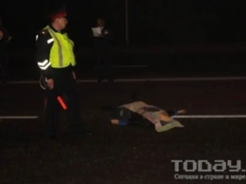 В Алматы водитель «Жигулей» насмерть сбил ремонтировавшего колесо водителя (фото)