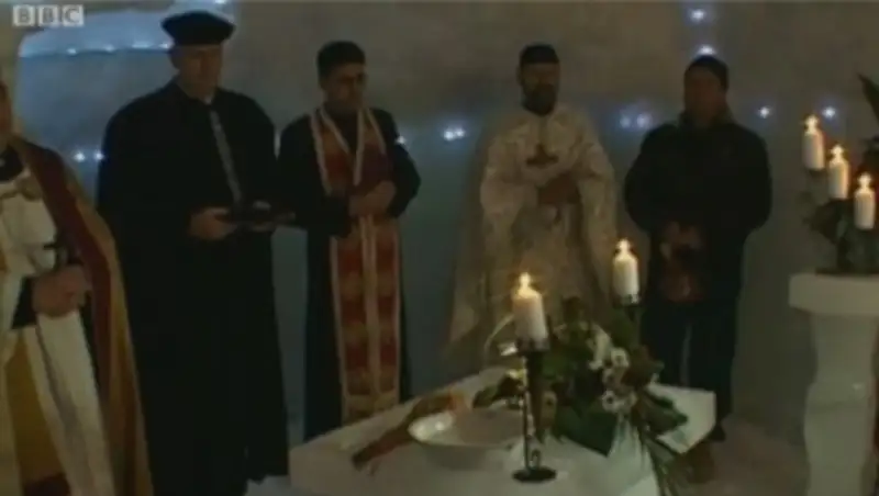 В Румынии освятили церковь изо льда