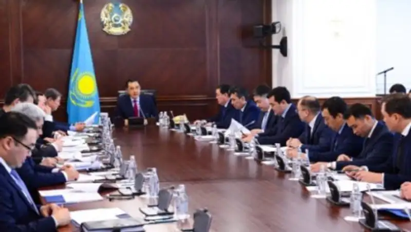 Премьер РК провел совещание по развитию специальных экономических зон