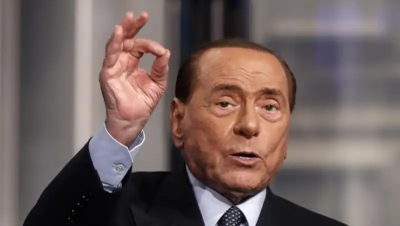 Берлускони госпитализировали из-за коронавируса