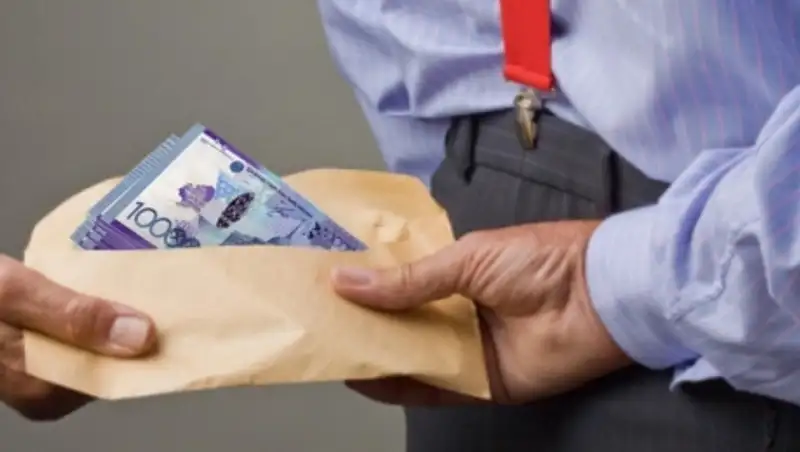 Алматинский чиновник задержан при получении взятки