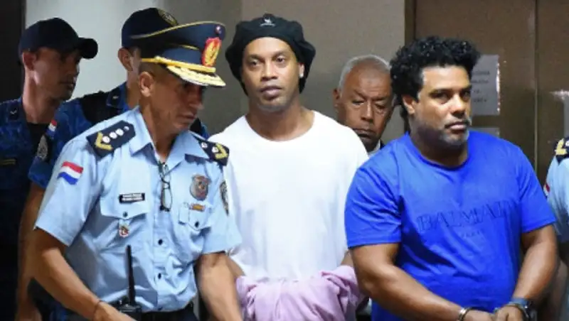 Роналдиньо вышел на свободу после шести месяцев ареста