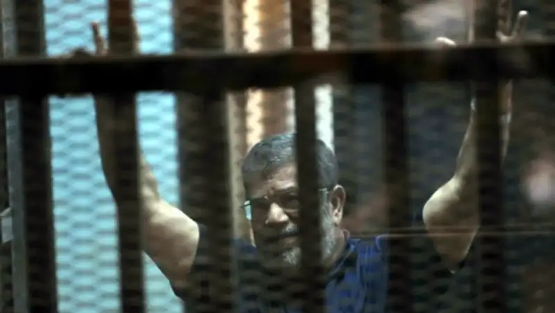 Оглашение приговора экс-президенту Египта Мурси перенесено на 16 июня