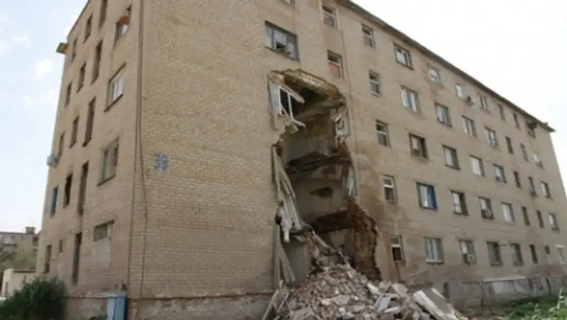 Подробности ЧП: Как рушилось общежитие в Атырау