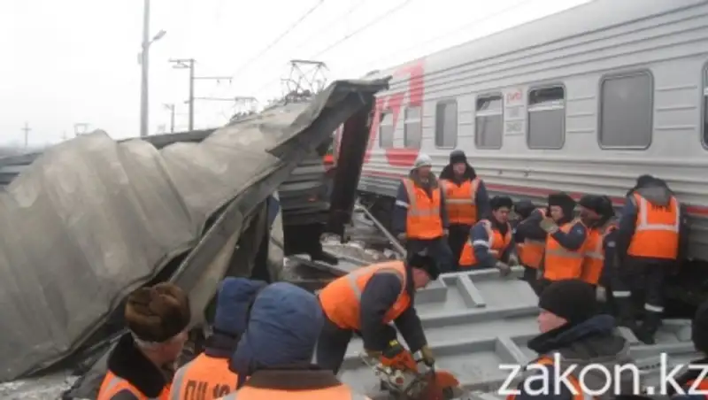 Видео столкновения грузовика с двумя поездами в СКО