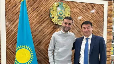 Шеф-повар Бурак Оздемир получил подарок от акима Туркестанской области, фото - Новости Zakon.kz от 05.09.2023 18:00