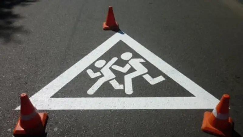 Полицейский сбил двух пешеходов в Атырауской области