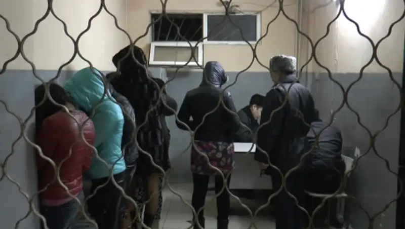 Почти 200 "ночных бабочек" были выявлены алматинскими полицейскими за два дня